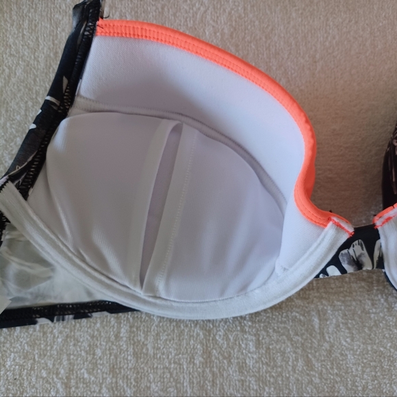 VENUS Tropicoral Padded Bikini Top, size C - Picture 7 of 8